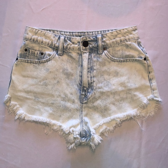 BDG Super High Rise Dolphin Denim Shorts Size 26 - Picture 1 of 4